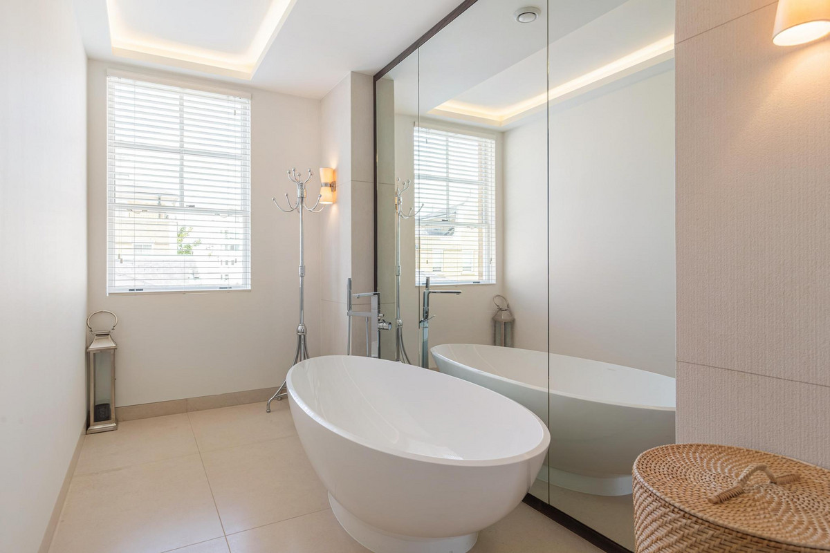 Bathroom — Lindsay Square, Pimlico