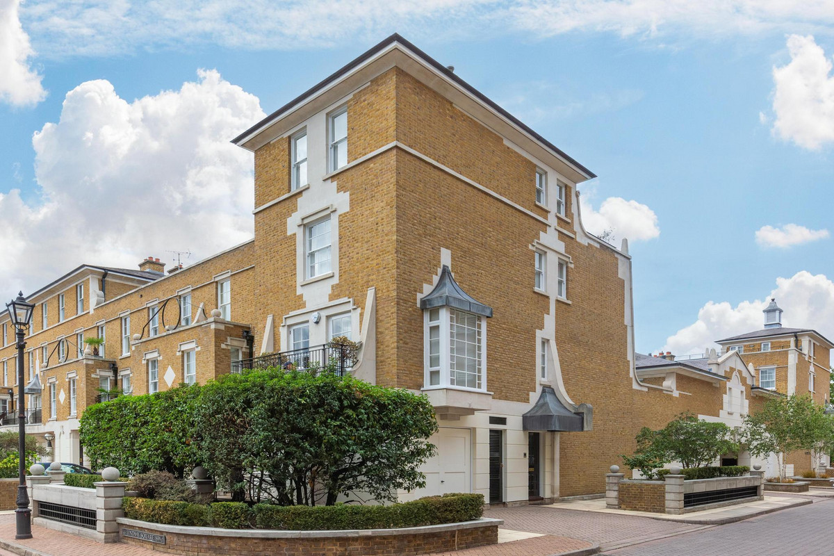 Exterior — Lindsay Square, Pimlico