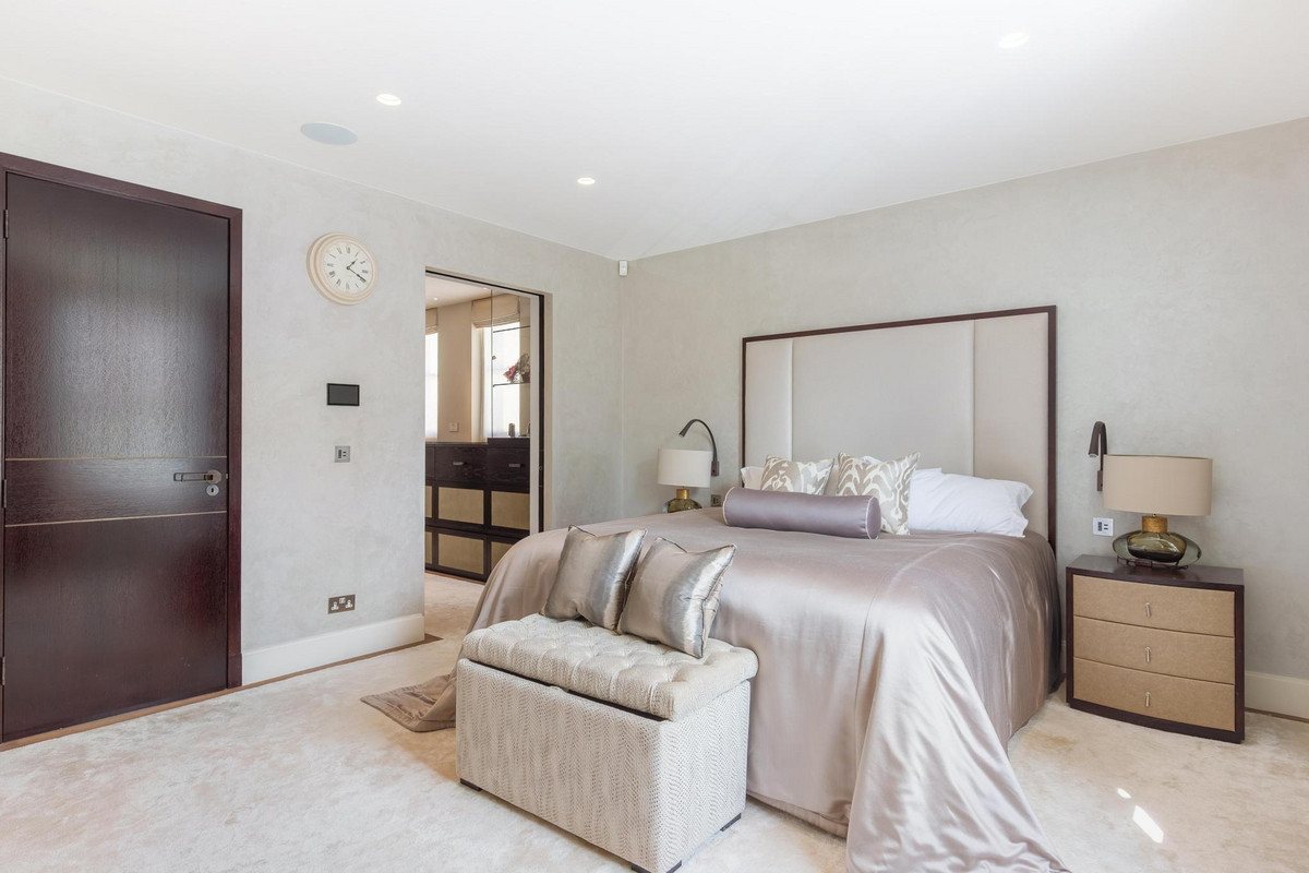 Principal bedroom — Lindsay Square, Pimlico