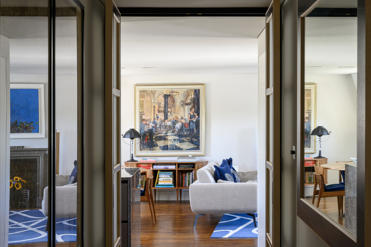Entrance hall — Observatory Gardens, Kensington
