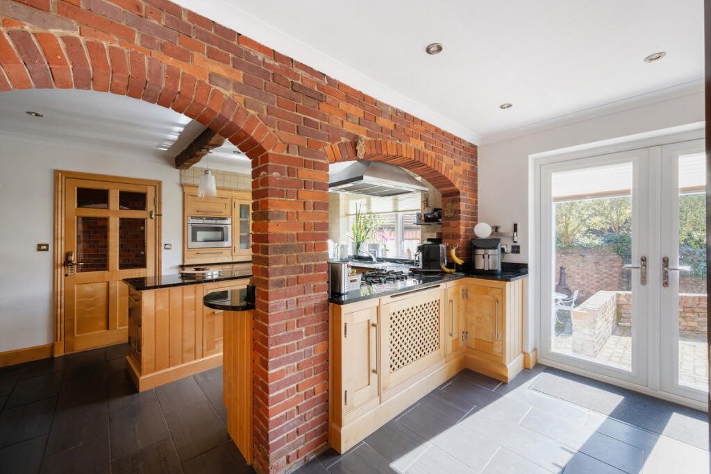 Common Lane, Hertfordshire WD4 — Kitchen with brick arches