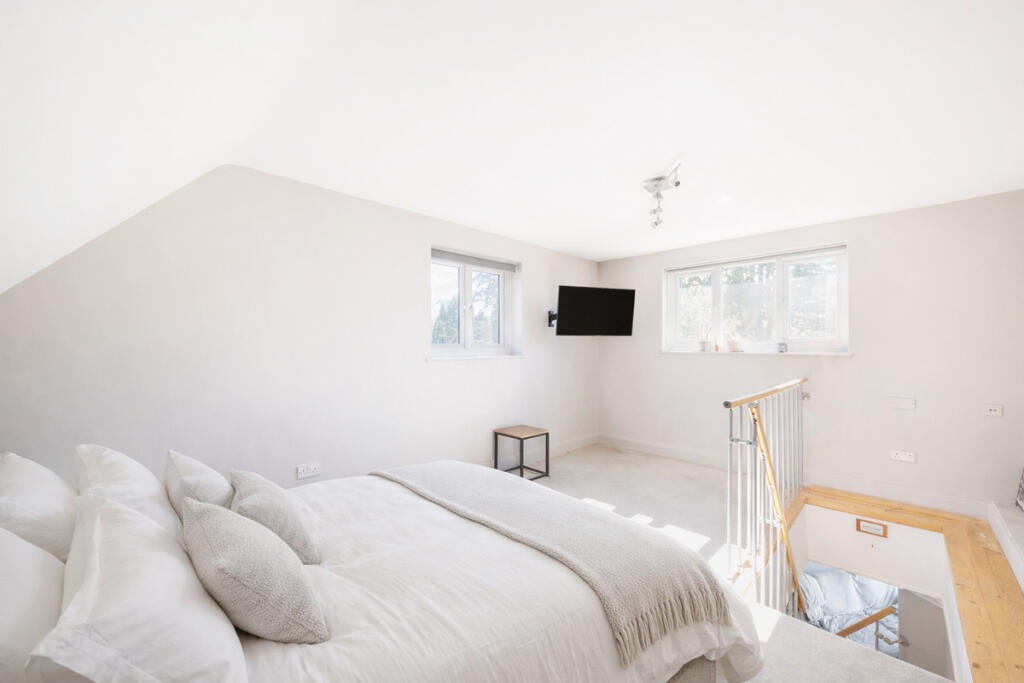 Common Lane, Hertfordshire WD4 — Double bedroom