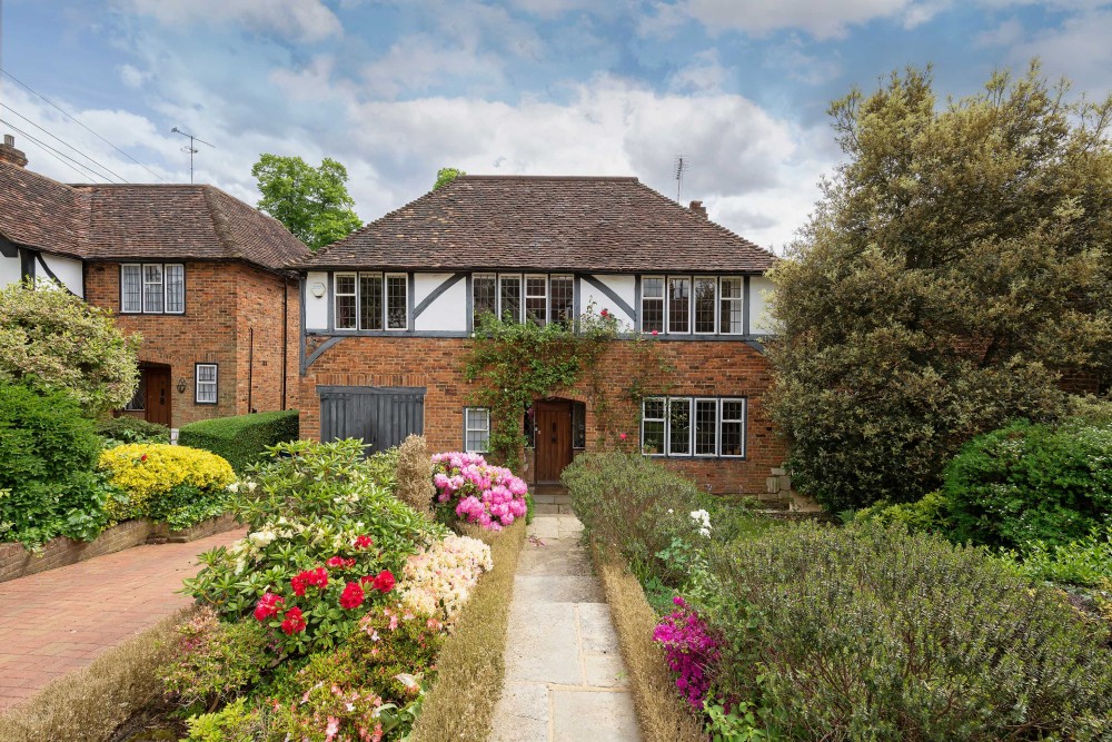 Original exterior photograph of Edmunds Walk, London N2