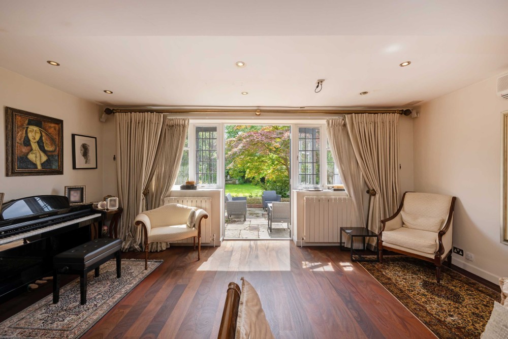 Reception and garden access — Edmunds Walk, London N2