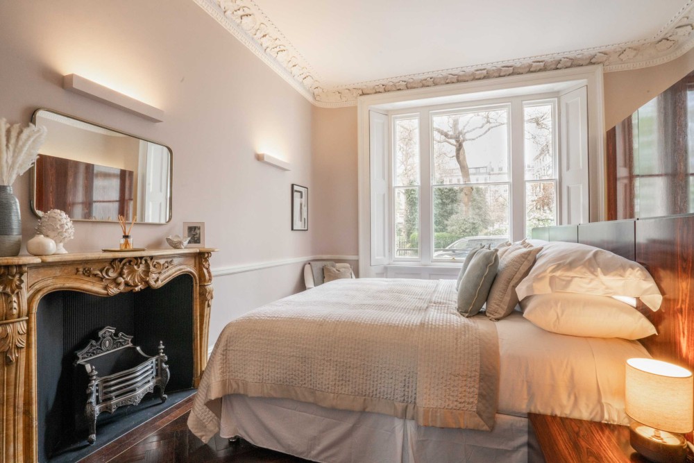 ennismore gardens bedroom