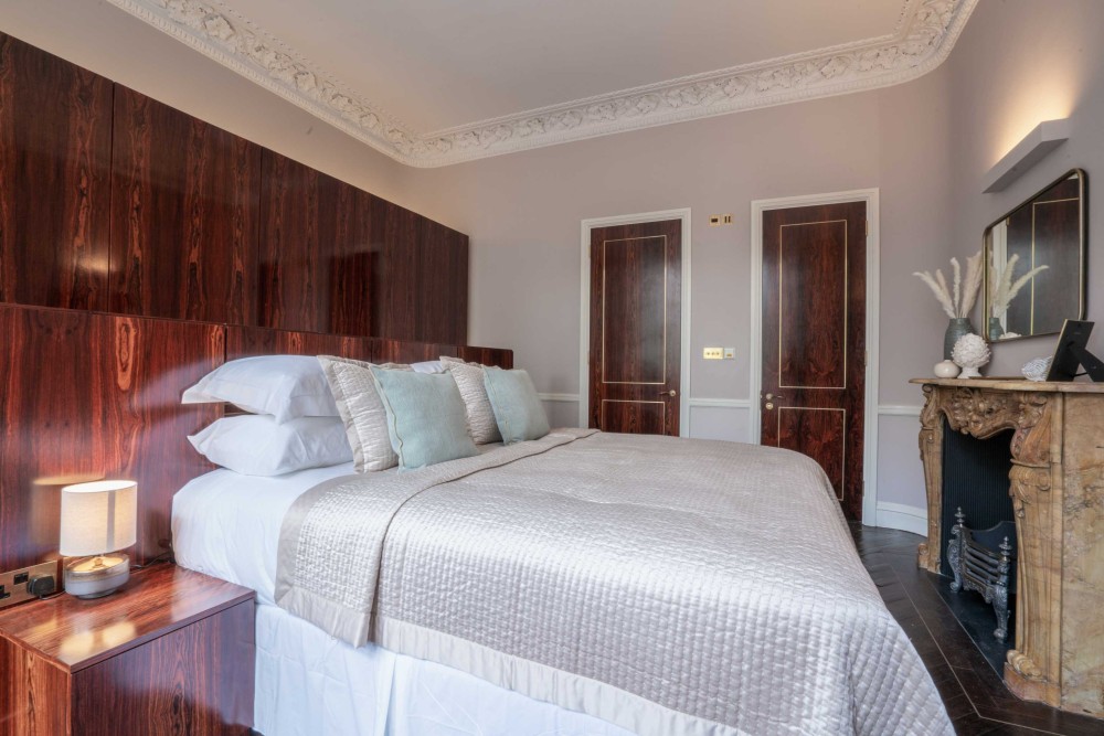 ennismore gardens principal bedroom