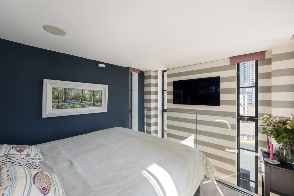 Bedroom with terrace access — George Mathers Road, London SE11