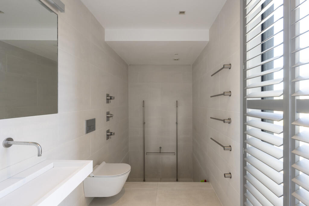 Shower room — George Mathers Road, London SE11
