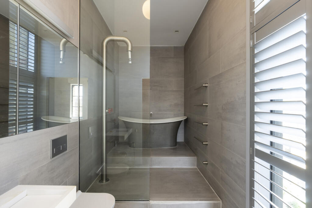 Bathroom and shower — George Mathers Road, London SE11
