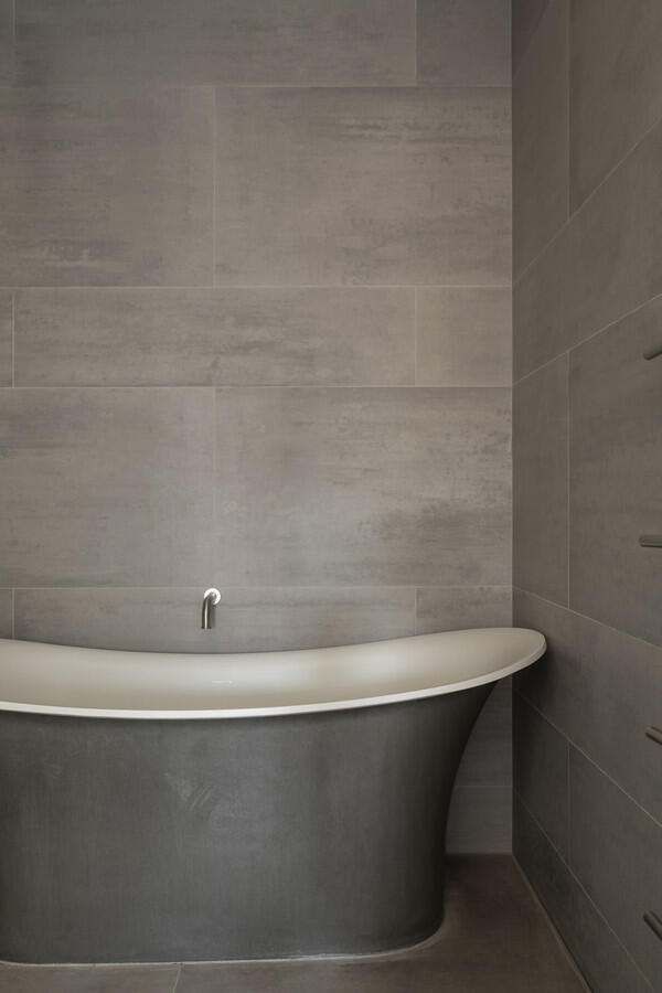 Freestanding bath — George Mathers Road, London SE11