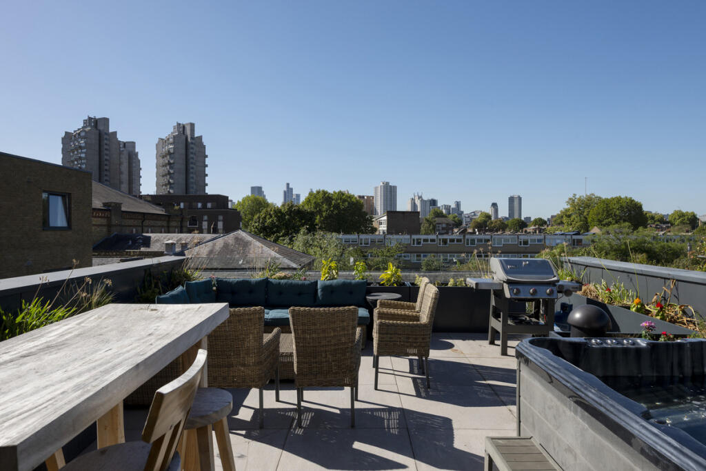 Roof terrace — George Mathers Road, London SE11