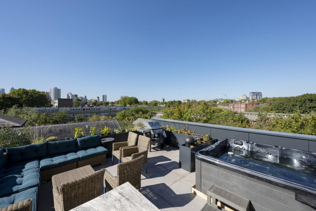 Roof terrace and London views — George Mathers Road, London SE11