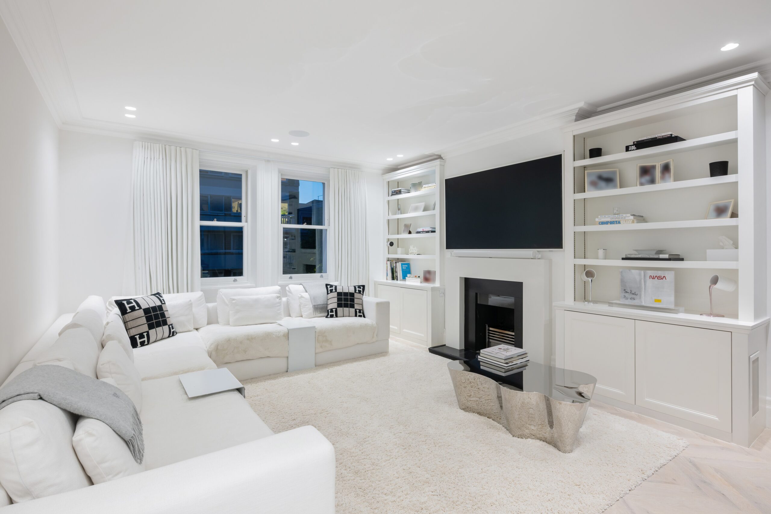 Westbourne Grove, London W11 — property photograph